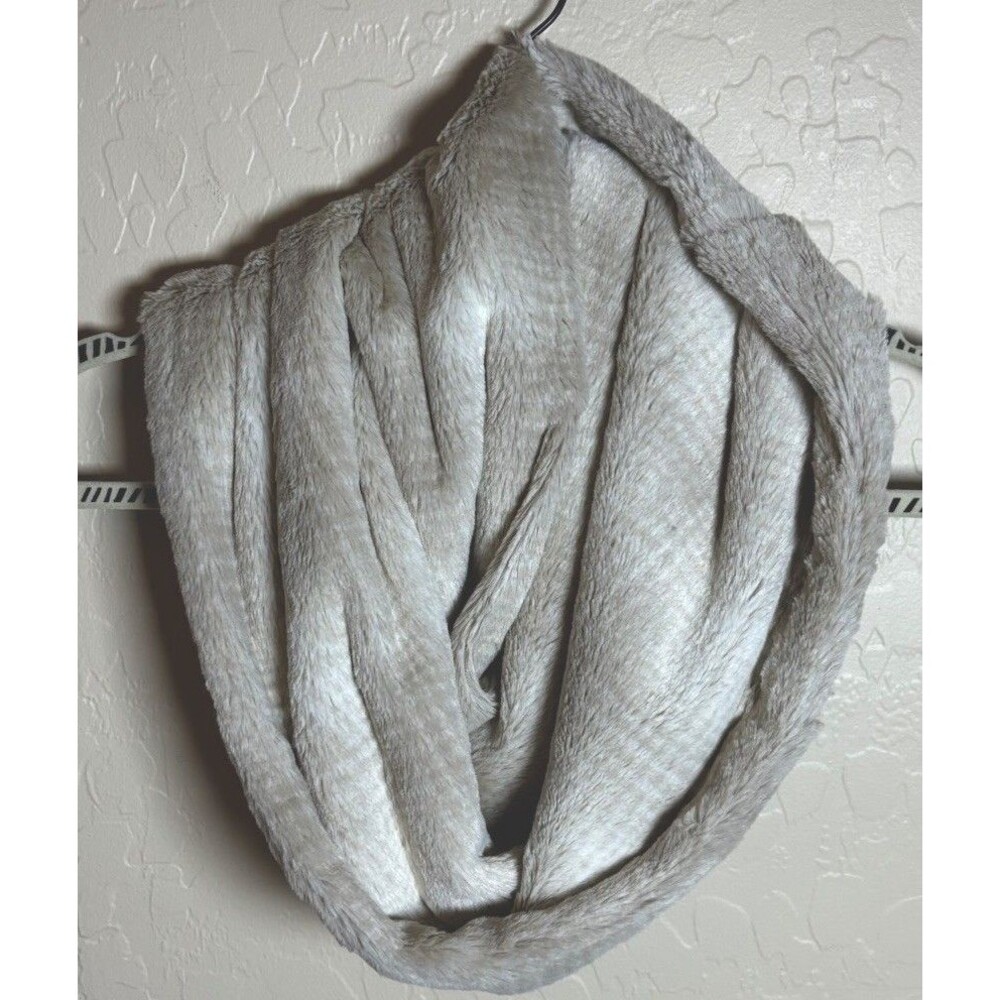 Sleeping on Snow Anthropologie Faux Fur Infinity Scarf Gray Ivory Plush Cowl